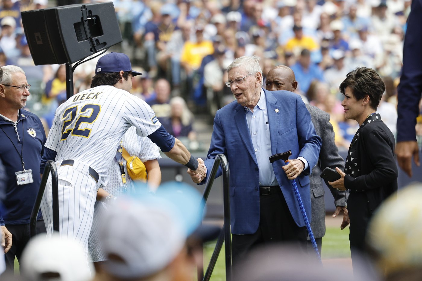 Brewers pay tribute to longtime broadcaster Bob Uecker in star-studded pregame ceremony | iNFOnews.ca Brewers pay tribute to longtime broadcaster Bob Uecker in star-studded pregame ceremony | iNFOnews.ca