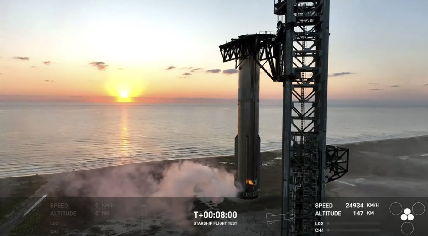 In an engineering feat, mechanical SpaceX arms catch Starship rocket booster back at the launch pad | iNFOnews.ca