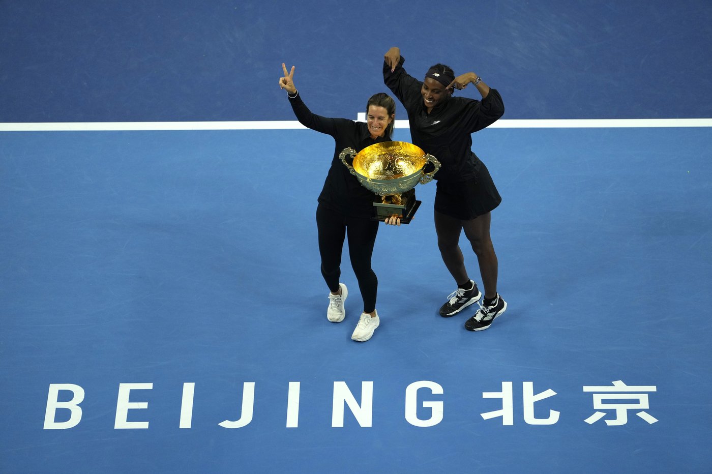 Coco Gauff wins China Open final in straight sets, Sinner and Alcaraz advance in Shanghai | iNFOnews.ca