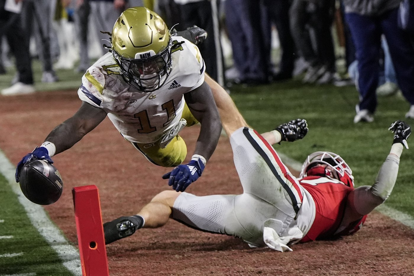 Epic! No. 6 Georgia rallies to beat Ga Tech 44-42 in 8 overtimes, bolsters playoff hopes | iNFOnews.ca