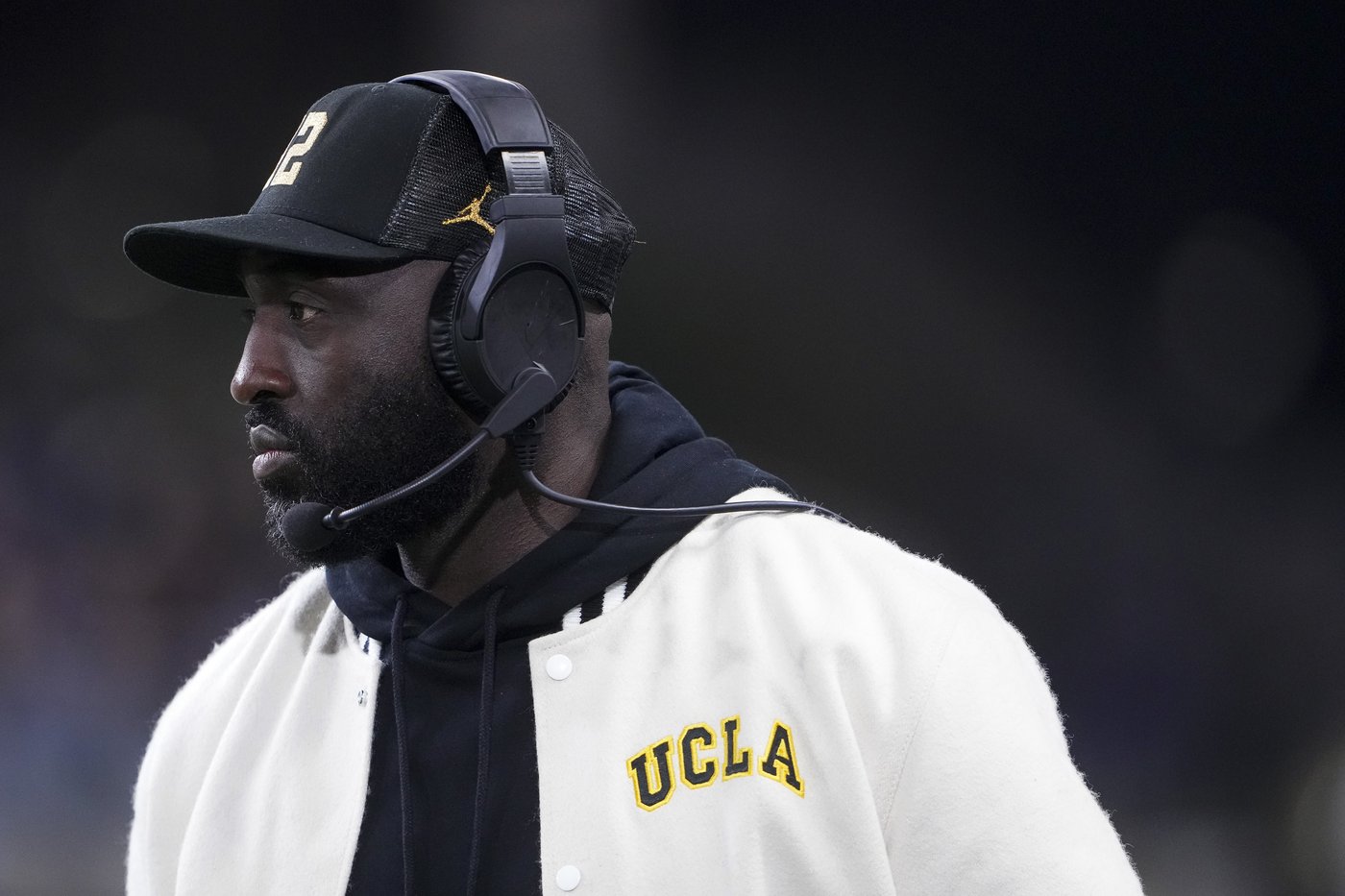 Desmond Williams Jr., Jonah Coleman lead Washington past UCLA 31-19 for bowl eligibility | iNFOnews.ca