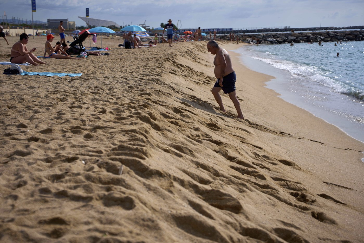 As Spaniards summer at Barcelona's beaches, some worry about the erosion of coastline | iNFOnews.ca As Spaniards summer at Barcelona's beaches, some worry about the erosion of coastline | iNFOnews.ca