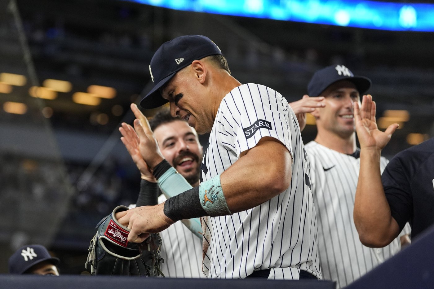 Yankees' Aaron Judge makes 3 outstanding catches, robs Cubs' Pete Crow-Armstrong of home run | iNFOnews.ca Yankees' Aaron Judge makes 3 outstanding catches, robs Cubs' Pete Crow-Armstrong of home run | iNFOnews.ca