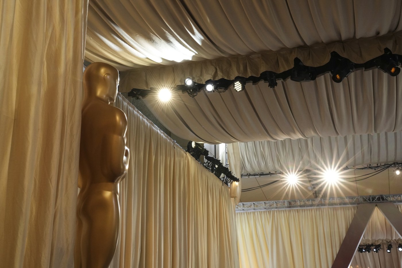 Oscar presenters Emma Stone, Andrew Garfield, Oprah and Whoopi Goldberg rehearse before the show | iNFOnews.ca