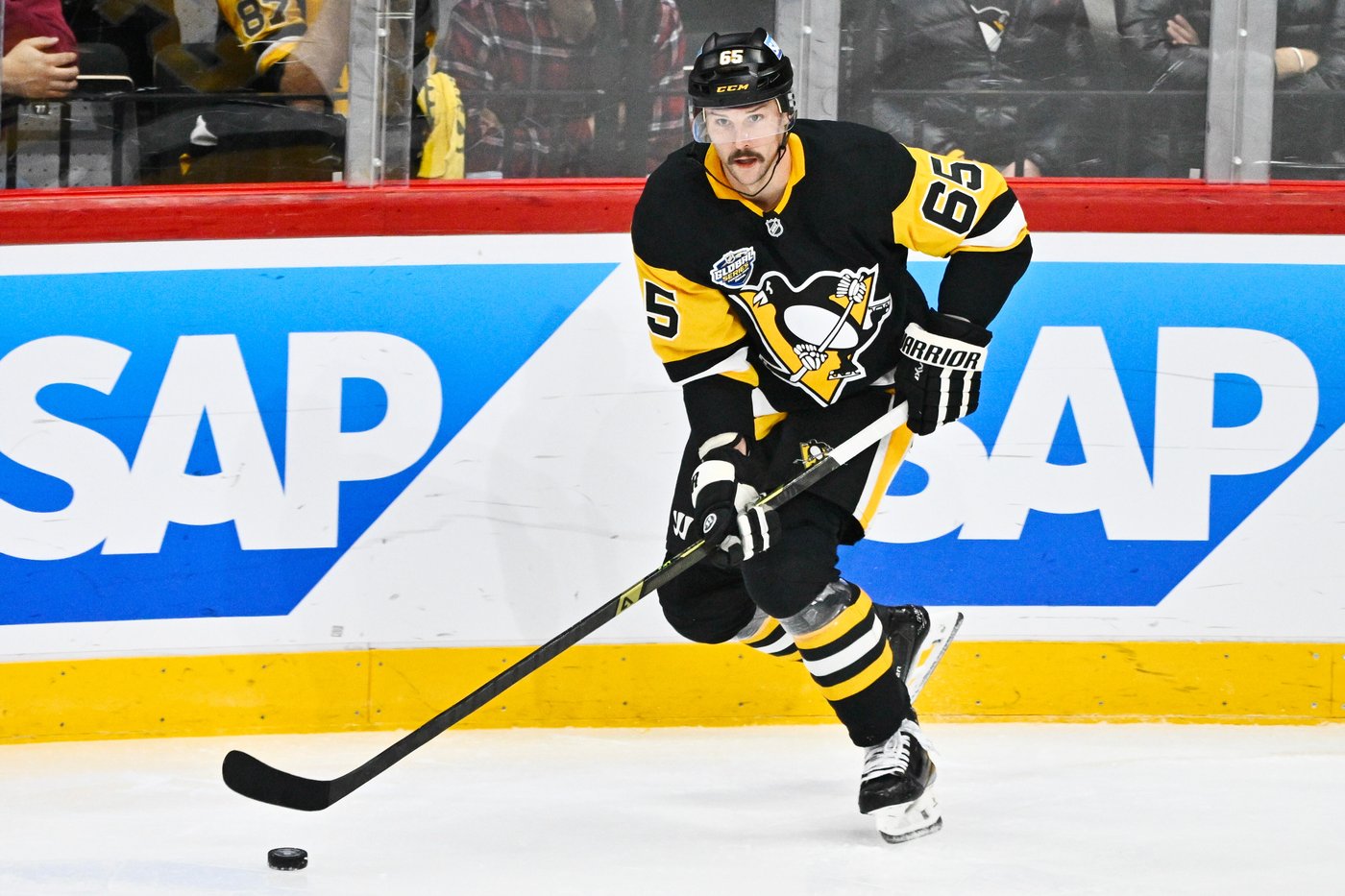 NHL roundup: Penguins blank Predators 4-0, Crosby and Malkin power Global Series split | iNFOnews.ca