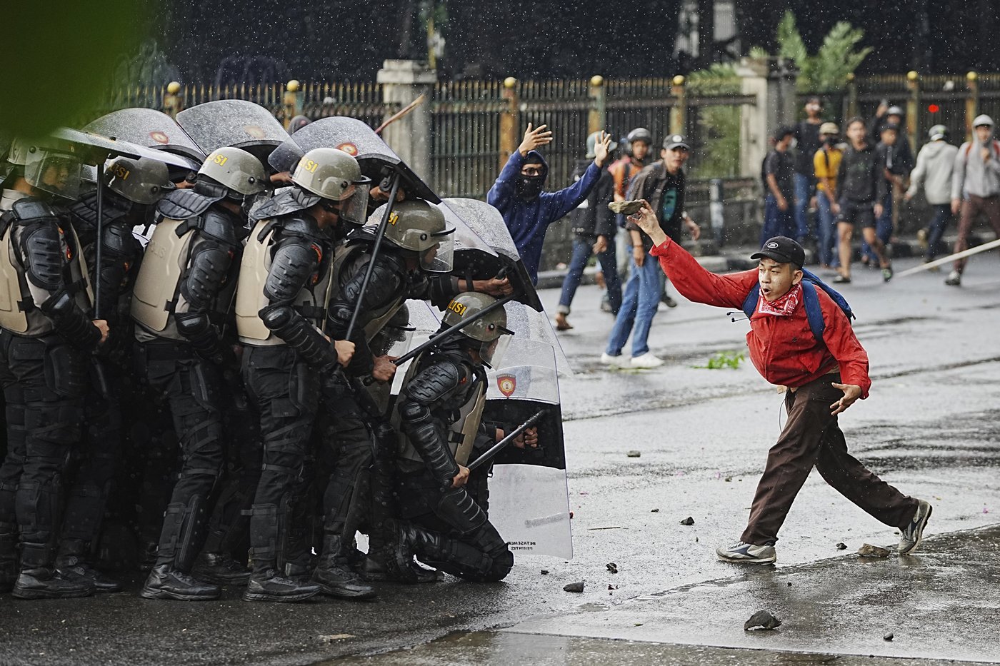 Photos of violent clashes between riot police and protesters in Indonesia | iNFOnews.ca