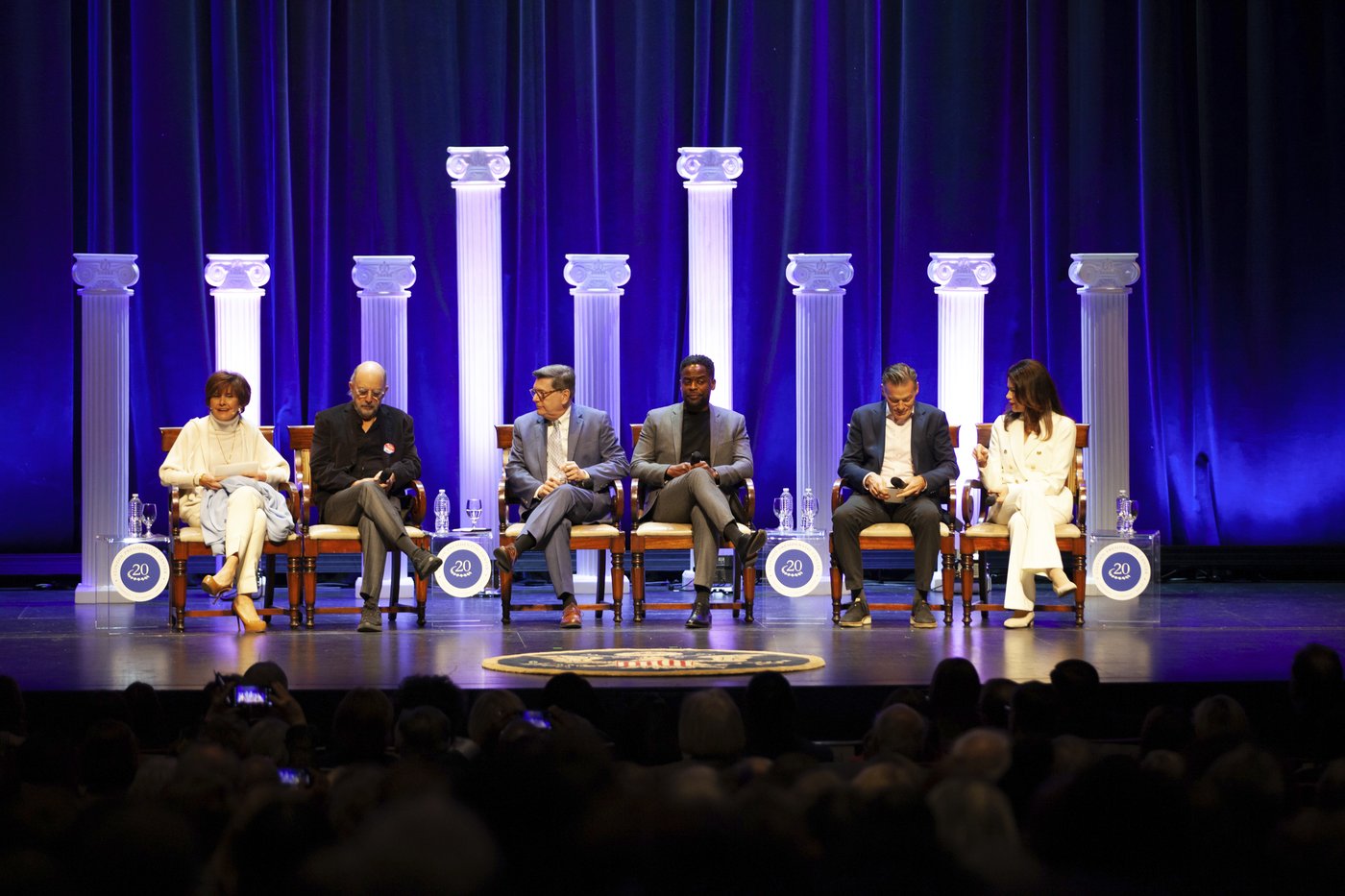 Clintons urge voters agitated by today's politics to remain involved in public service | iNFOnews.ca