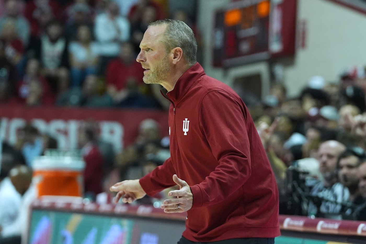 New coach Darian DeVries injects new style and renewed hope in Hoosier season opening rout | iNFOnews.ca