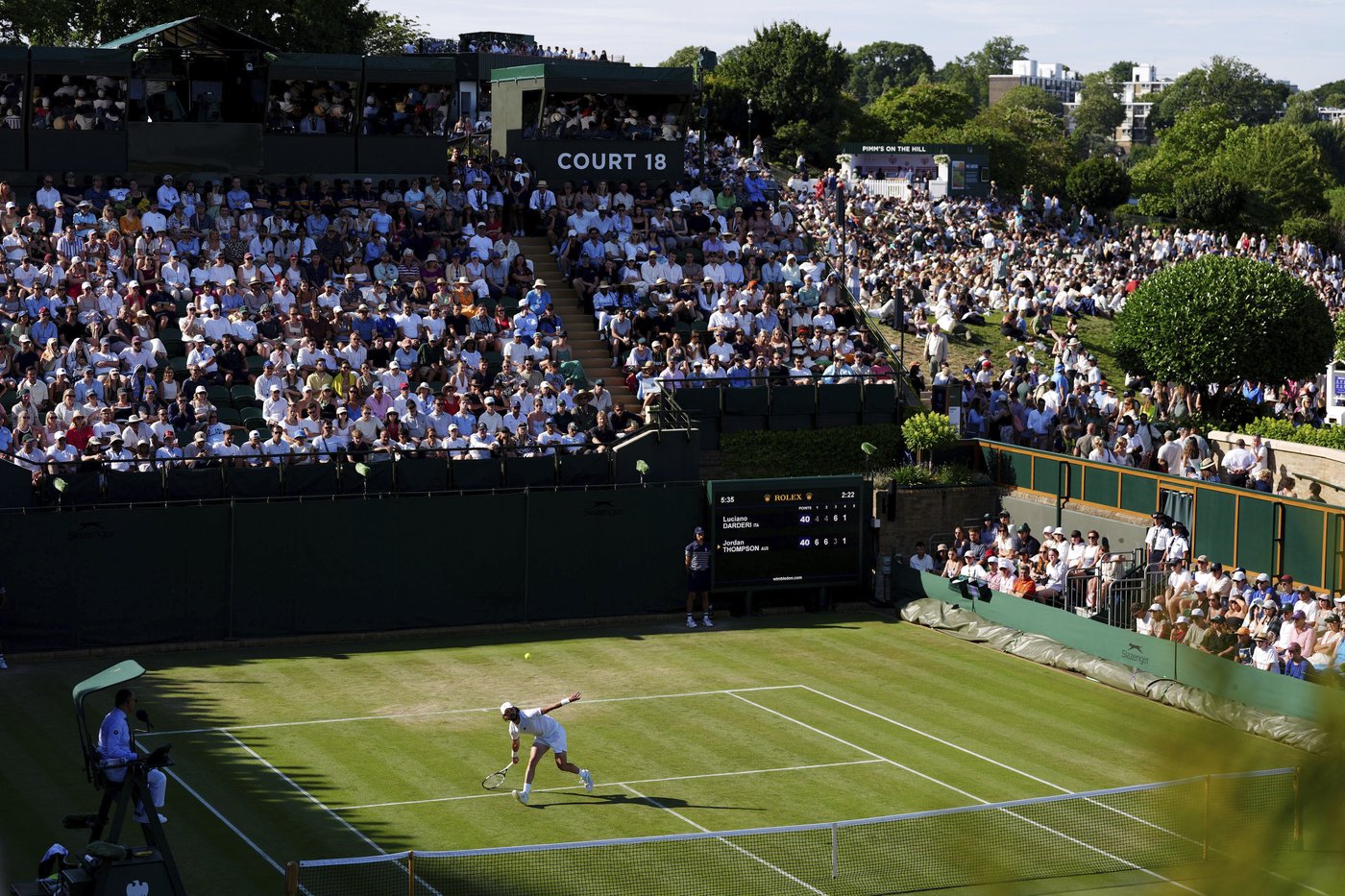 A tip of the cap to the Wimbledon player who caught his hat when it fell off but still won a point | iNFOnews.ca A tip of the cap to the Wimbledon player who caught his hat when it fell off but still won a point | iNFOnews.ca
