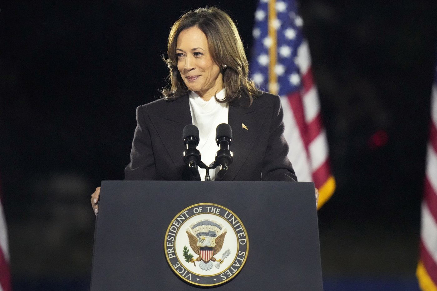 A to-do list, size matters and a 'petty tyrant': Key moments from Kamala Harris' speech | iNFOnews.ca