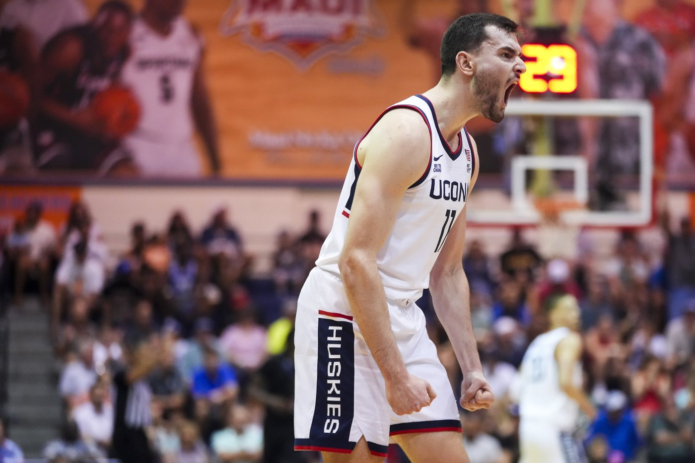 Memphis beats No. 2 UConn 99-97 in overtime to tip off Maui Invitational | iNFOnews.ca