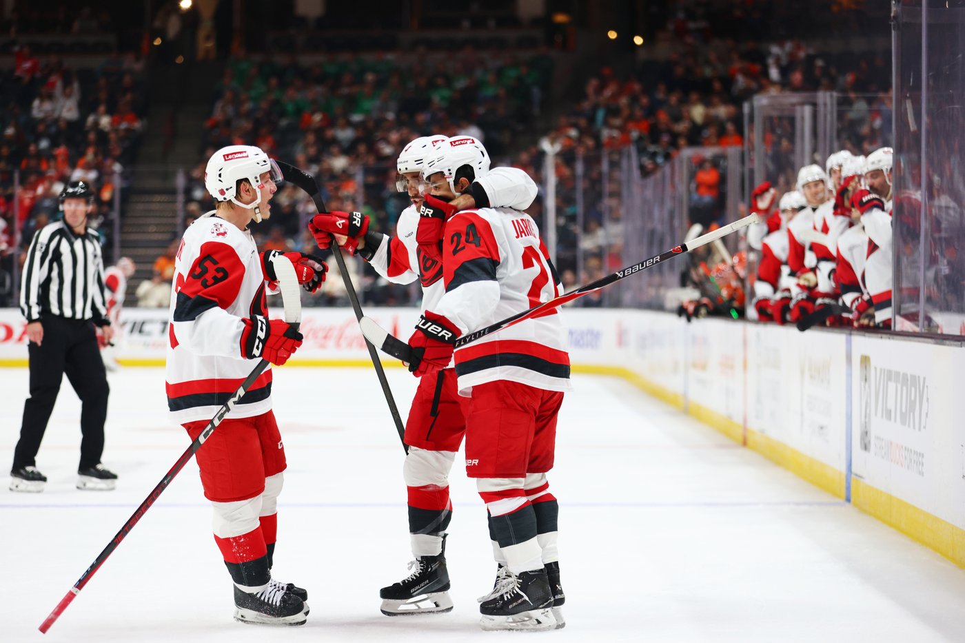 Seth Jarvis scores twice and the Carolina Hurricanes stay unbeaten, beating the Ducks 4-1 | iNFOnews.ca Seth Jarvis scores twice and the Carolina Hurricanes stay unbeaten, beating the Ducks 4-1 | iNFOnews.ca