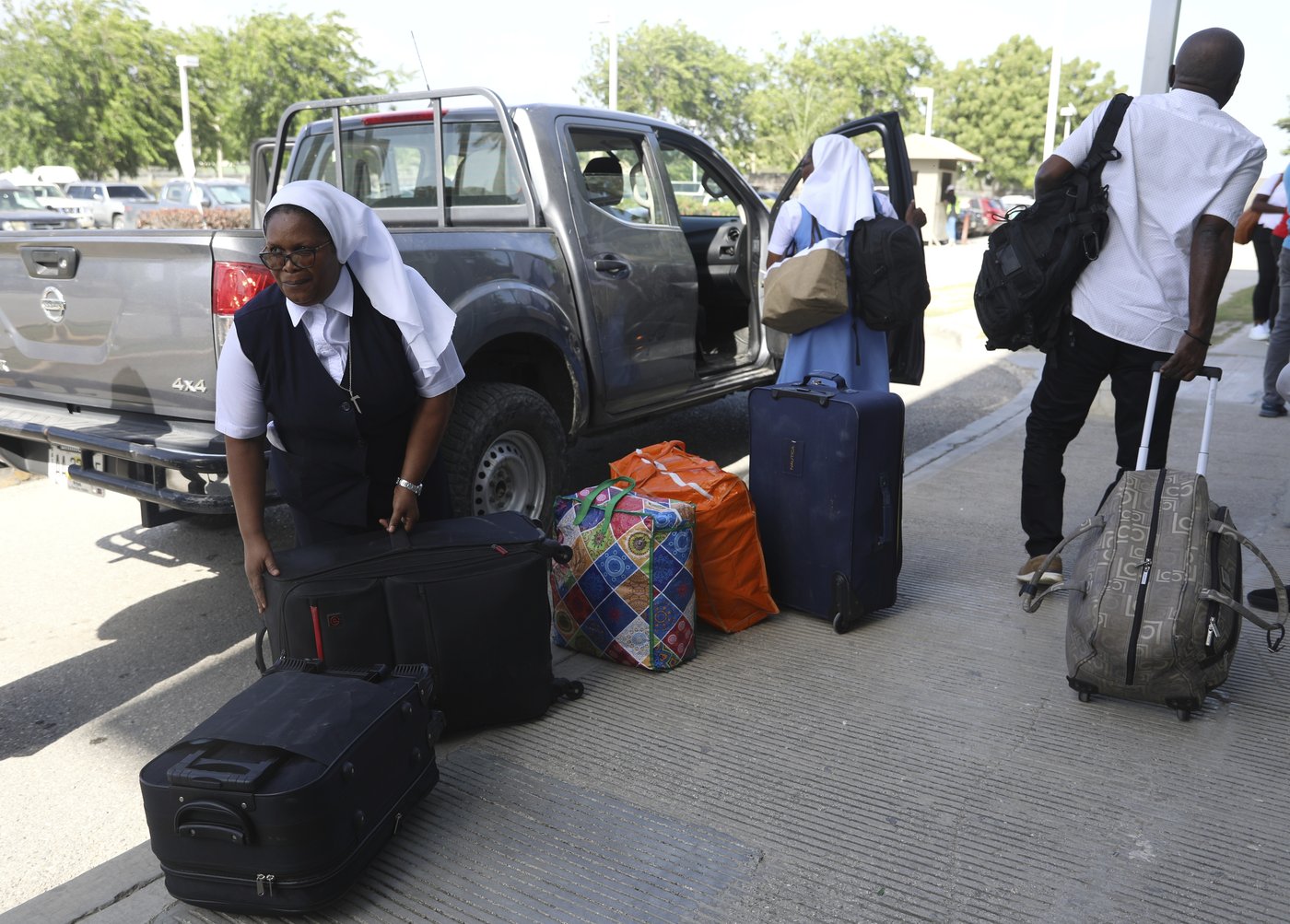 Haiti's first domestic flight takes off since gangs halted commercial air travel last year | iNFOnews.ca