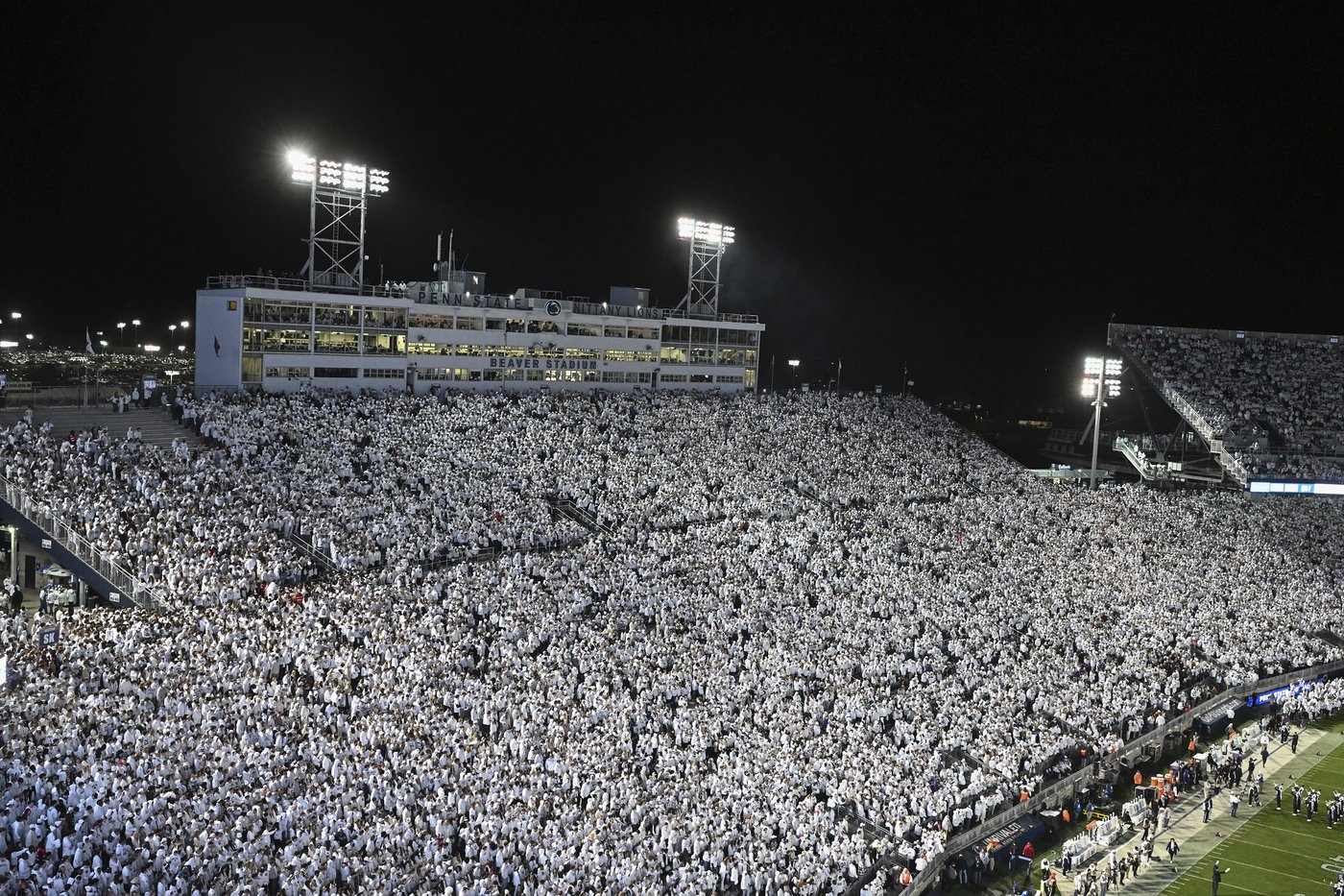 'Better than going to Disney World': Fans revel in CFP debuts at campus sites | iNFOnews.ca