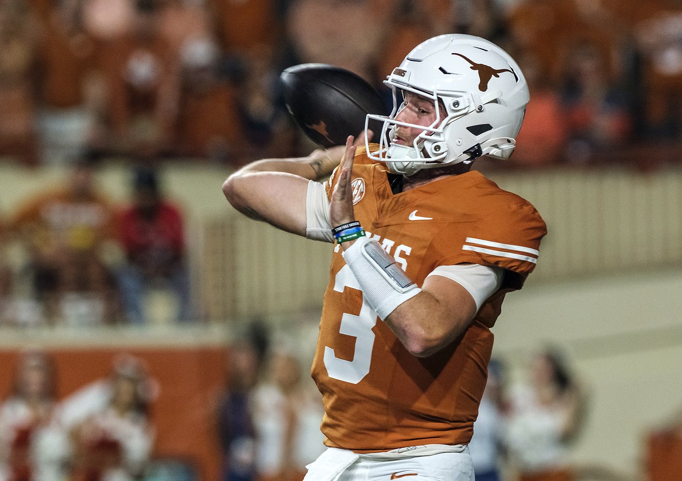 SEC fines Texas $250,000, Longhorns apologize after fans throw trash on field against Georgia | iNFOnews.ca SEC fines Texas $250,000, Longhorns apologize after fans throw trash on field against Georgia | iNFOnews.ca