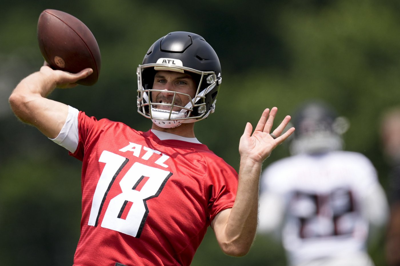 Cousins says on Netflix's 'Quarterback' he played through arm injury to keep Falcons' starting job | iNFOnews.ca