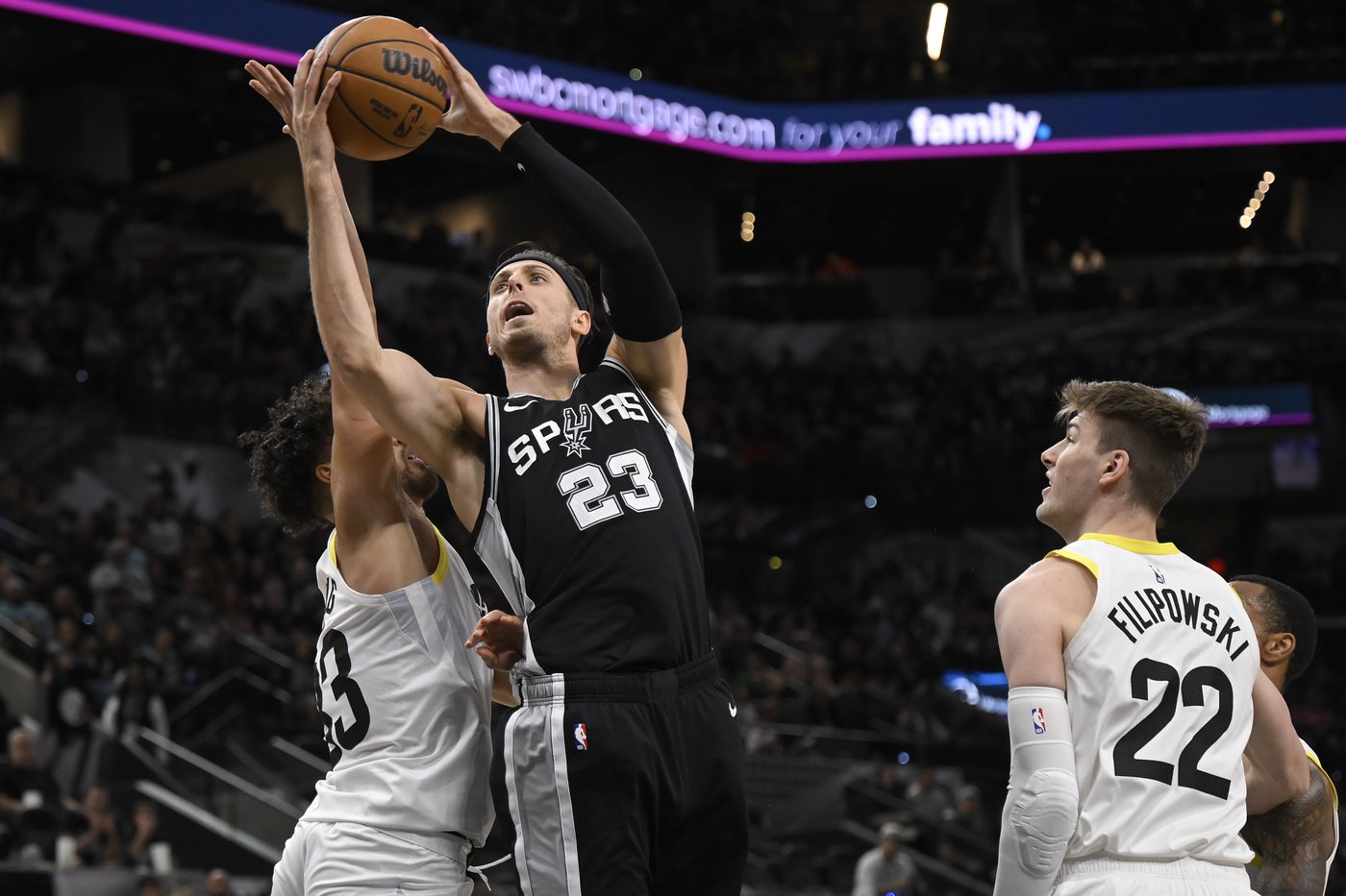 Jazz fend off Spurs 111-110 despite 24 points, 16 rebounds and 7 blocks from Wembanyama | iNFOnews.ca