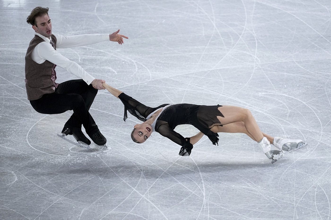 Malinin builds big lead at figure skating Grand Prix Final and Hase and Volodin win pairs | iNFOnews.ca
