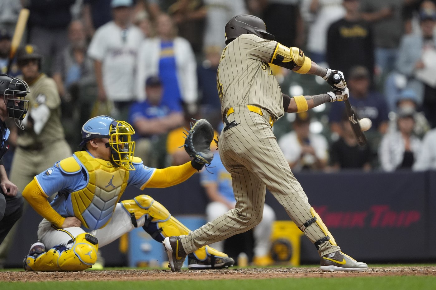 Caleb Durbin hits a walk-off homer to give the Brewers 4-3 victory over the Padres | iNFOnews.ca Caleb Durbin hits a walk-off homer to give the Brewers 4-3 victory over the Padres | iNFOnews.ca