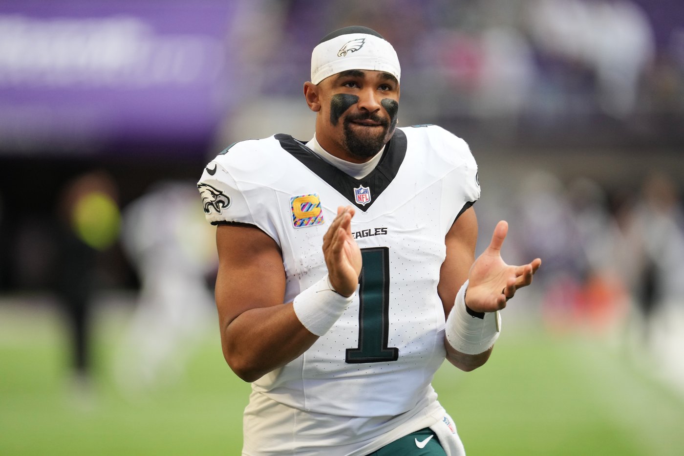 Hurts throws for 326 yards and 3 TDs as Eagles bounce back with 28-22 win over Vikings | iNFOnews.ca