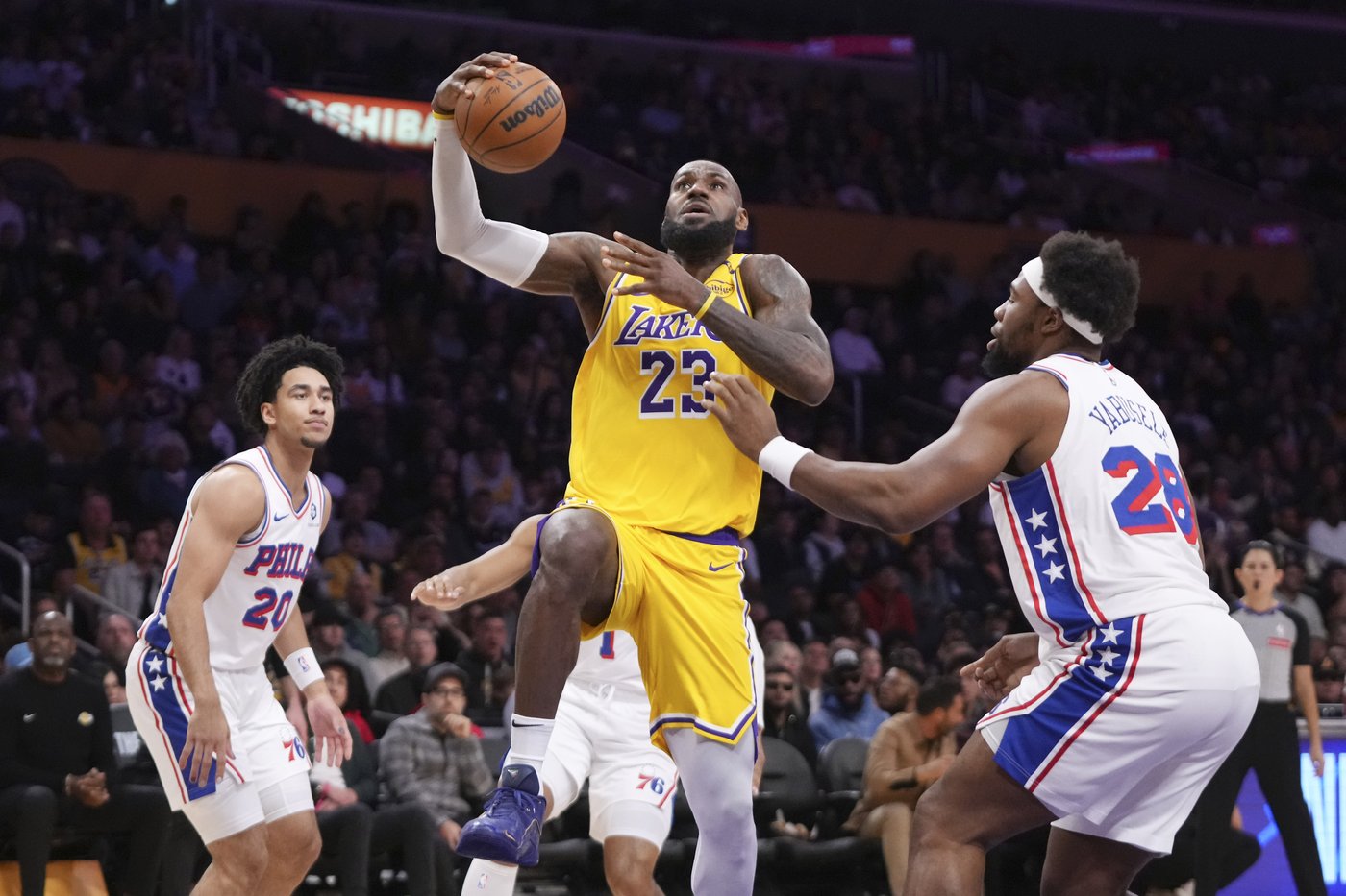LeBron has his 114th triple-double in the Lakers' 116-106 win over the slumping 76ers | iNFOnews.ca LeBron has his 114th triple-double in the Lakers' 116-106 win over the slumping 76ers | iNFOnews.ca