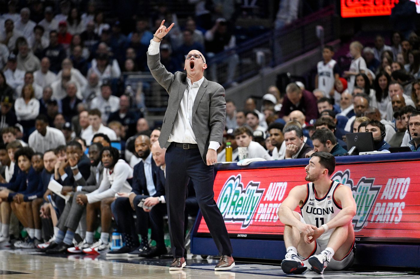 Jaden Bradley scores 21 points to lead No. 4 Arizona past No. 3 UConn 71-67 | iNFOnews.ca Jaden Bradley scores 21 points to lead No. 4 Arizona past No. 3 UConn 71-67 | iNFOnews.ca