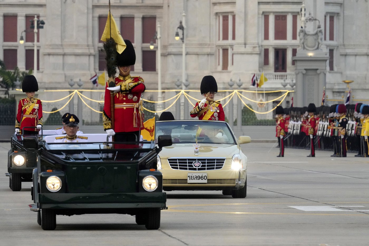 A rare ceremony in Thailand marks the king's auspicious 72nd birthday | iNFOnews.ca