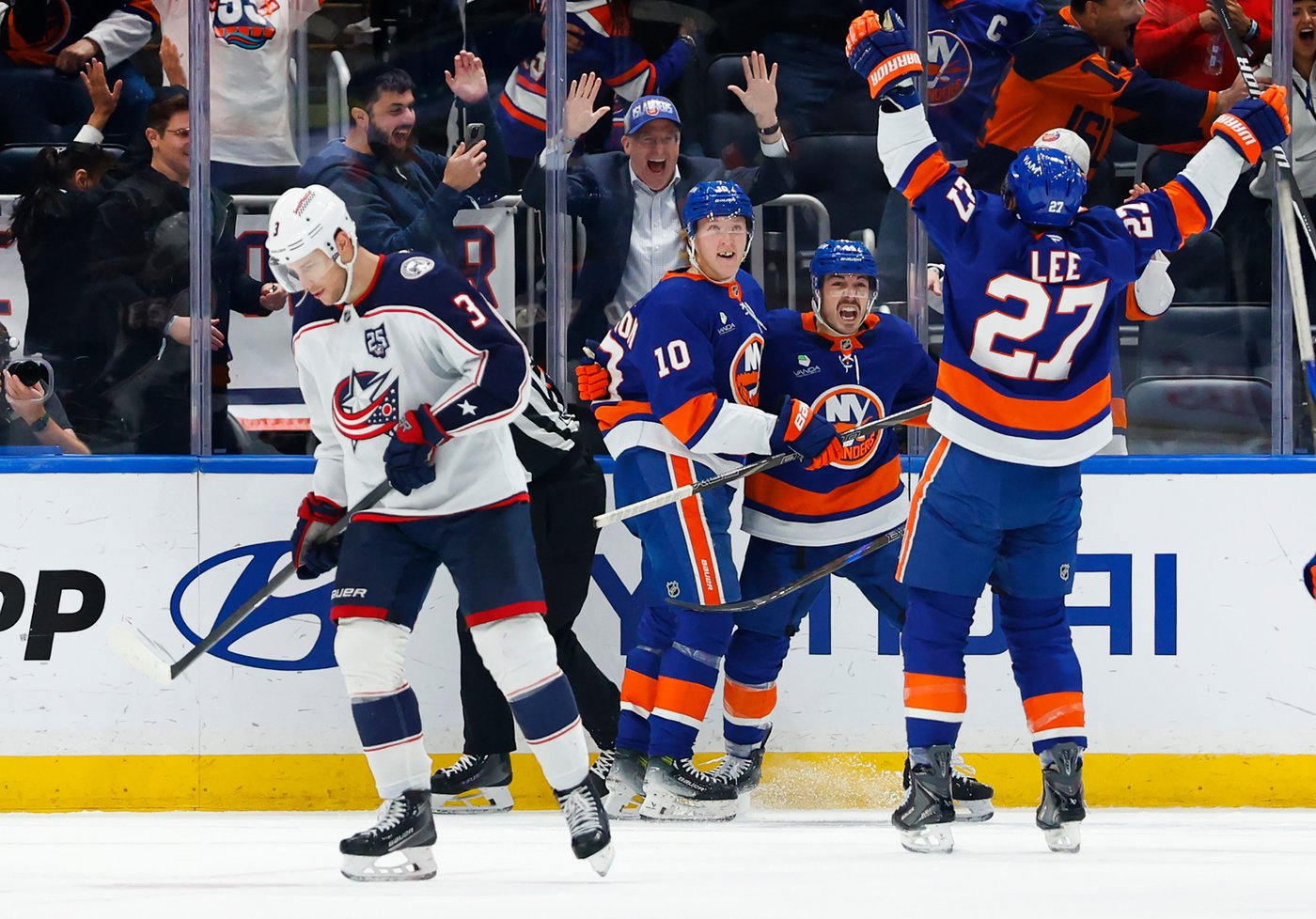 Schaefer stars as the Islanders score 2 late goals to edge Blue Jackets 3-2 | iNFOnews.ca Schaefer stars as the Islanders score 2 late goals to edge Blue Jackets 3-2 | iNFOnews.ca
