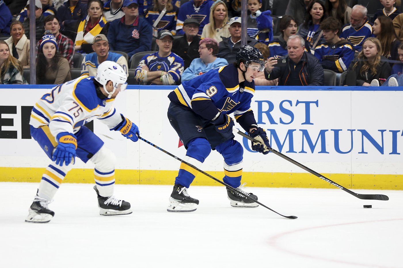 Sabres get power-play goals from Zucker and Thompson in 4-2 win over the Blues | iNFOnews.ca