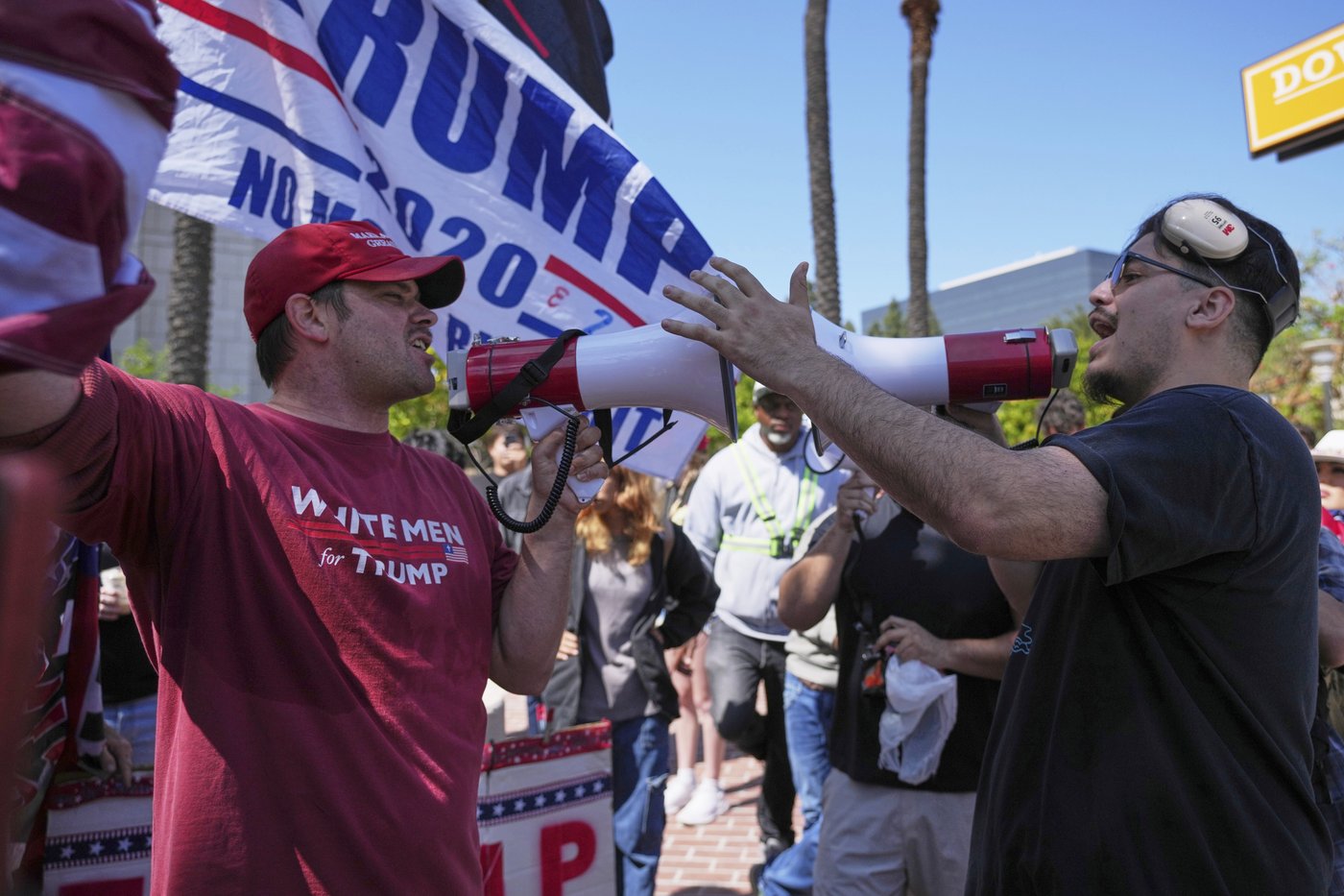 The Latest: Los Angeles police have made nearly 400 arrests and detentions since Saturday | iNFOnews.ca