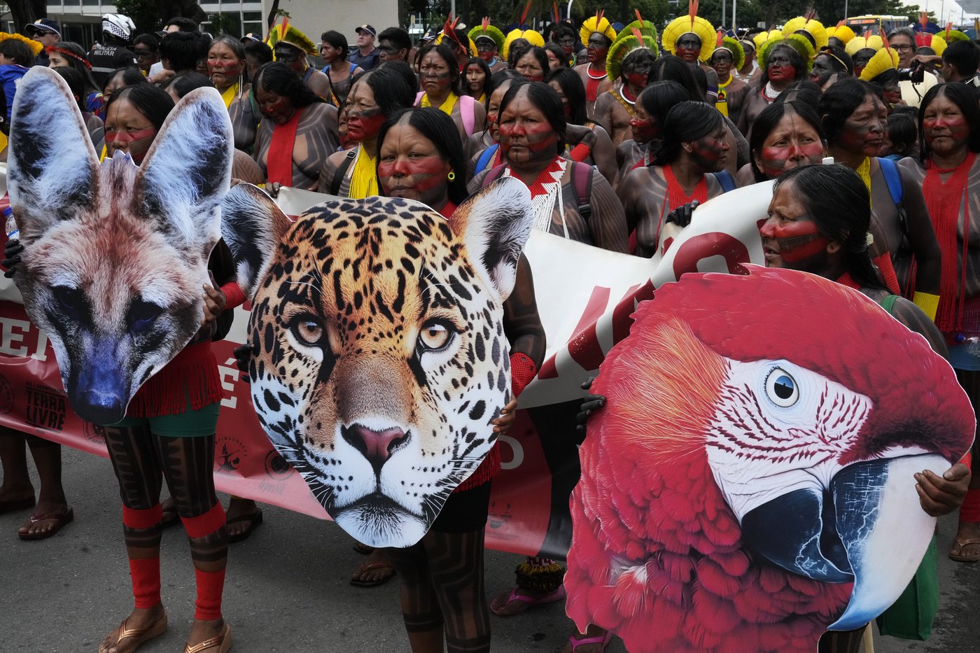 Indigenous people march in Brazil's capital against bill limiting land rights | iNFOnews.ca