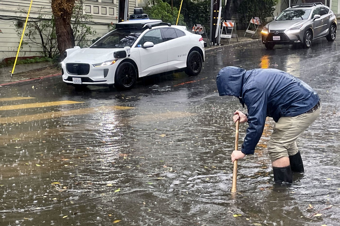 Storm inundates Northern California with rain, heavy snow. Thousands remain in the dark in Seattle | iNFOnews.ca Storm inundates Northern California with rain, heavy snow. Thousands remain in the dark in Seattle | iNFOnews.ca