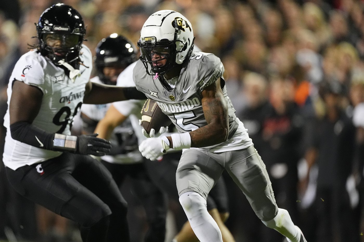 Shedeur Sanders, Travis Hunter help Colorado beat Cincinnati 34-23 to become bowl eligible | iNFOnews.ca