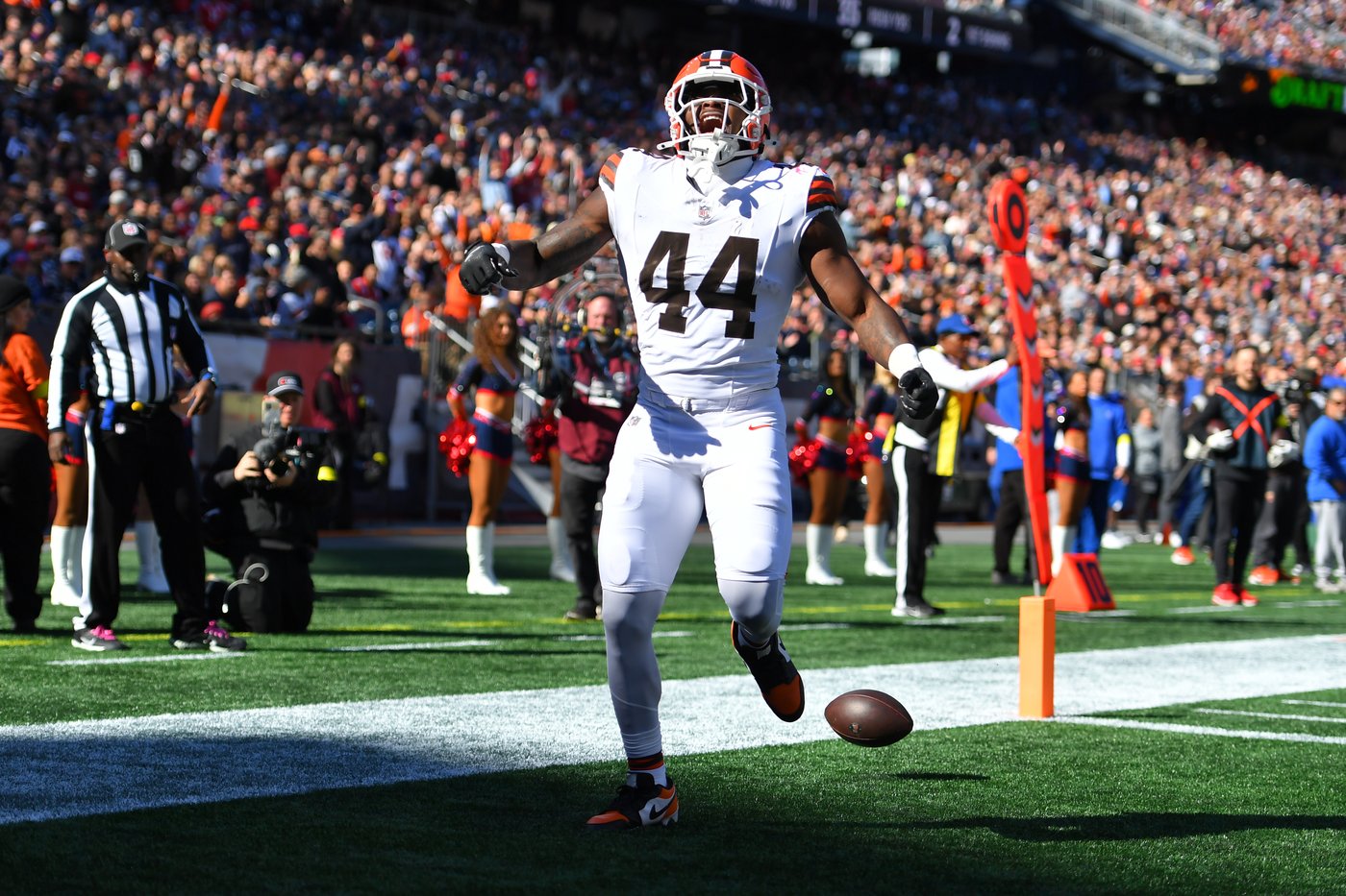 Drake Maye throws 3 TDs as Patriots overcome Myles Garrett's 5-sack game in 32-13 win over Browns | iNFOnews.ca