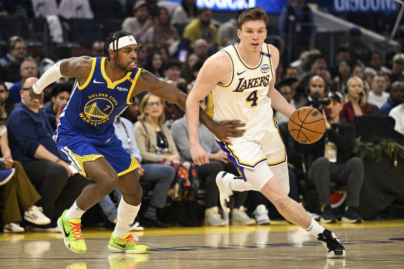 LeBron James scores 31 in record 19th Christmas Day game as Lakers hold off Curry, Warriors 115-113 | iNFOnews.ca