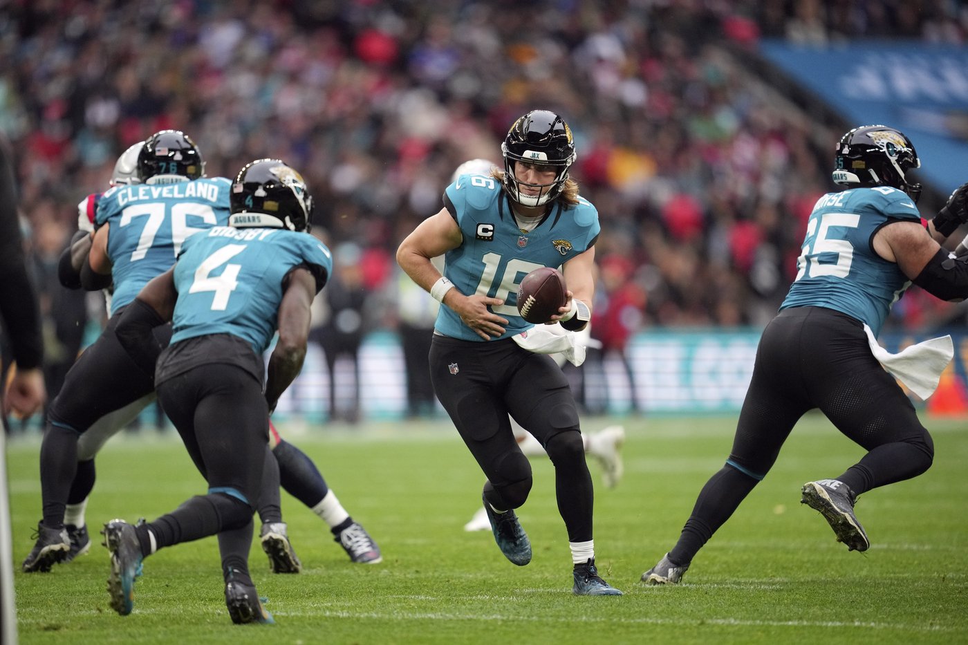 Bigsby scores 2 TDs as Jaguars show fight in 32-16 win over Patriots in London | iNFOnews.ca Bigsby scores 2 TDs as Jaguars show fight in 32-16 win over Patriots in London | iNFOnews.ca