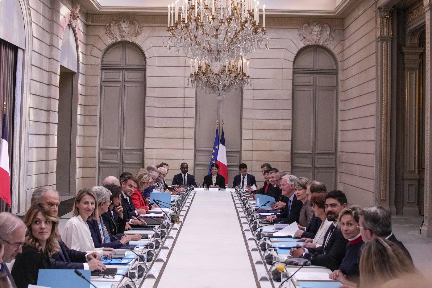 France's new government meets for the first time to discuss budget and migrant issues | iNFOnews.ca