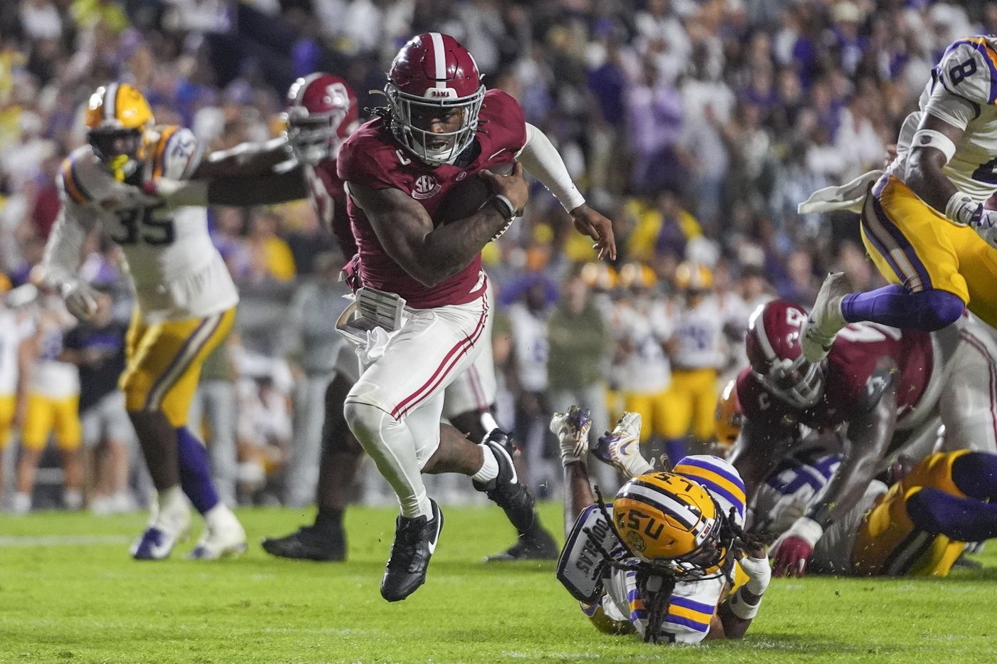 Jalen Milroe runs for career-high 185 yards and 4 TDs as No. 11 Alabama thrashes No. 14 LSU 42-13 | iNFOnews.ca Jalen Milroe runs for career-high 185 yards and 4 TDs as No. 11 Alabama thrashes No. 14 LSU 42-13 | iNFOnews.ca