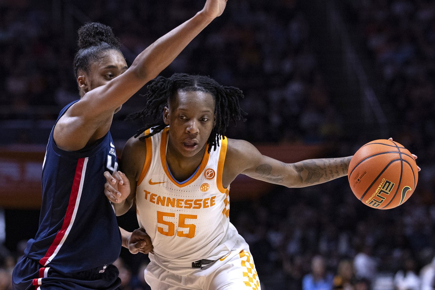 No. 19 Tennessee upsets No. 5 UConn 80-76 | iNFOnews.ca