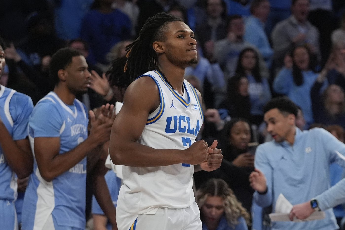 RJ Davis rallies North Carolina past No. 18 UCLA 76-74 in CBS Sports Classic | iNFOnews.ca