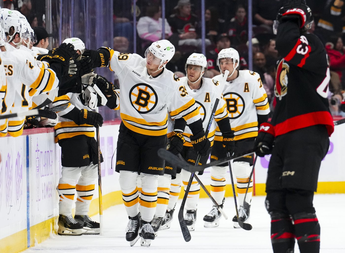 Stutzle scores two, Ottawa Senators down Bruins 5-3 to snap Boston's win streak | iNFOnews.ca Stutzle scores two, Ottawa Senators down Bruins 5-3 to snap Boston's win streak | iNFOnews.ca