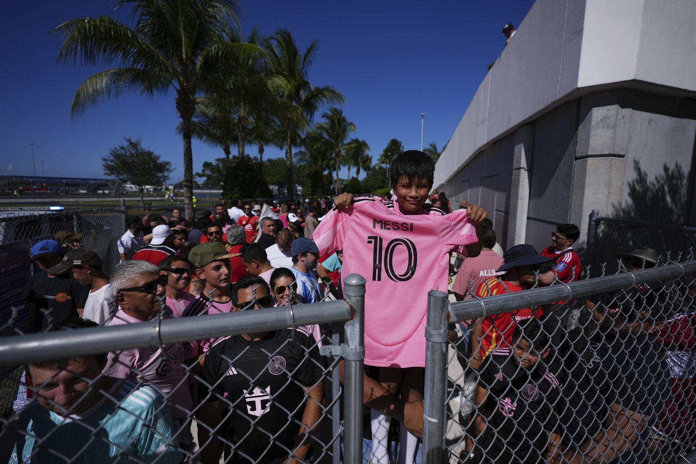 Hard Rock Stadium tightens security at Club World Cup after chaotic scene at Copa America | iNFOnews.ca Hard Rock Stadium tightens security at Club World Cup after chaotic scene at Copa America | iNFOnews.ca