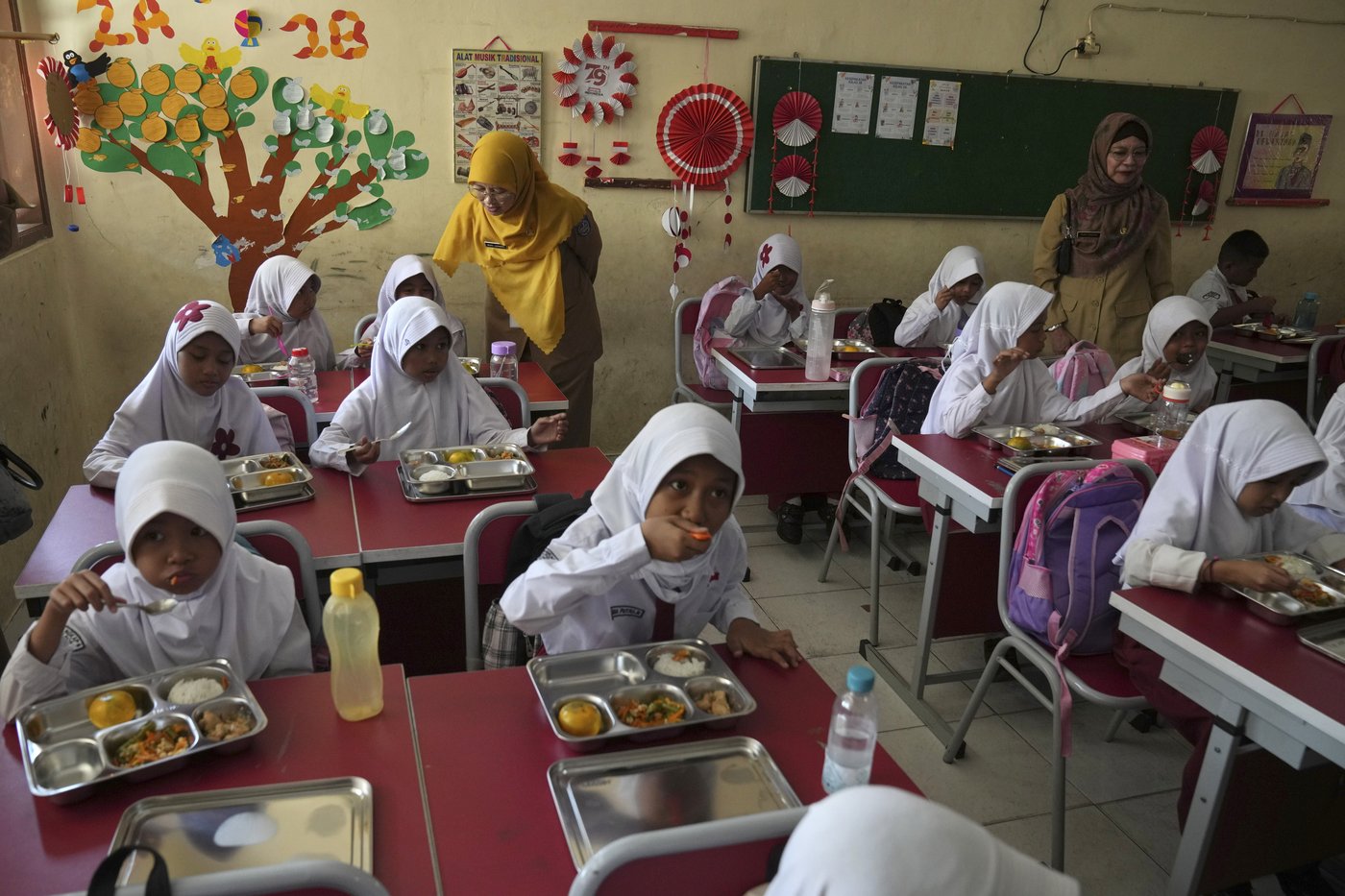Indonesia launches free meals program to feed children and pregnant women to fight stunting | iNFOnews.ca