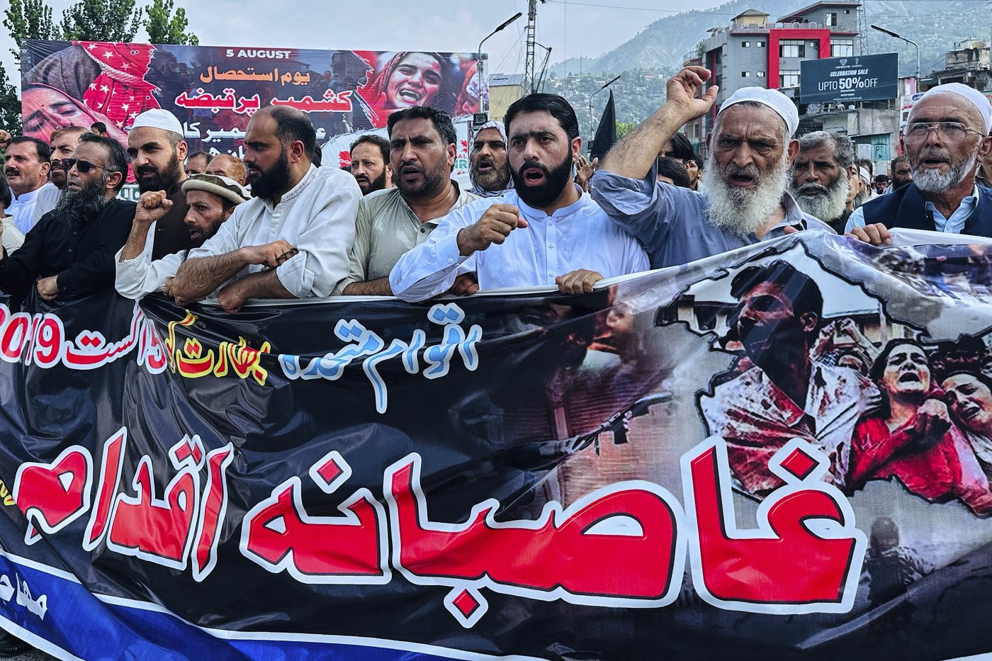 Pakistanis hold anti-India rallies to mark 6th anniversary of revocation of Kashmir's special status | iNFOnews.ca
