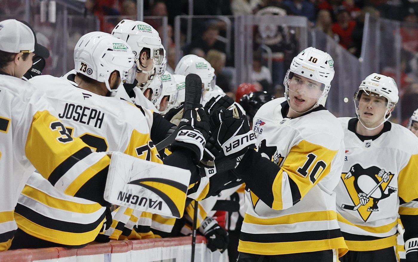 Compher's power-play goal lifts Red Wings past Penguins 4-2 | iNFOnews.ca Compher's power-play goal lifts Red Wings past Penguins 4-2 | iNFOnews.ca