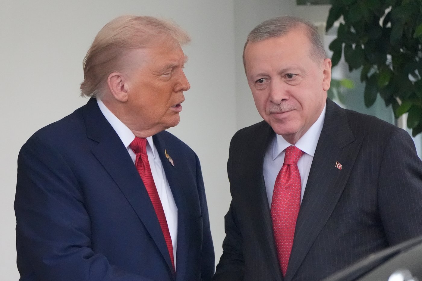 Trump hosts Turkey's Erdogan as the US considers lifting a ban on F-35 sales to the NATO ally | iNFOnews.ca Trump hosts Turkey's Erdogan as the US considers lifting a ban on F-35 sales to the NATO ally | iNFOnews.ca
