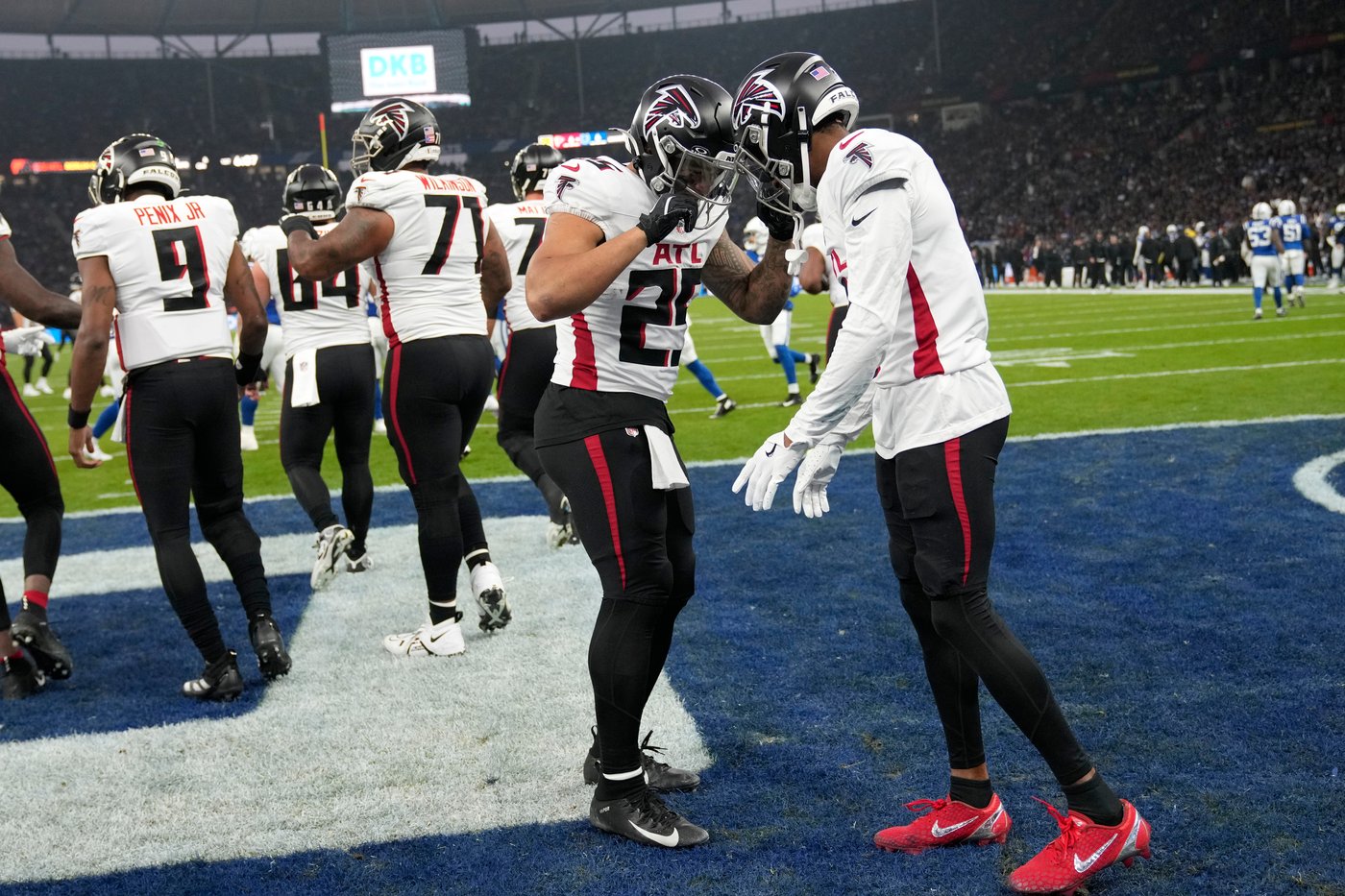 Taylor runs for 244 yards and 3 TDs for Colts in 31-25 OT win over Falcons in Berlin | iNFOnews.ca Taylor runs for 244 yards and 3 TDs for Colts in 31-25 OT win over Falcons in Berlin | iNFOnews.ca