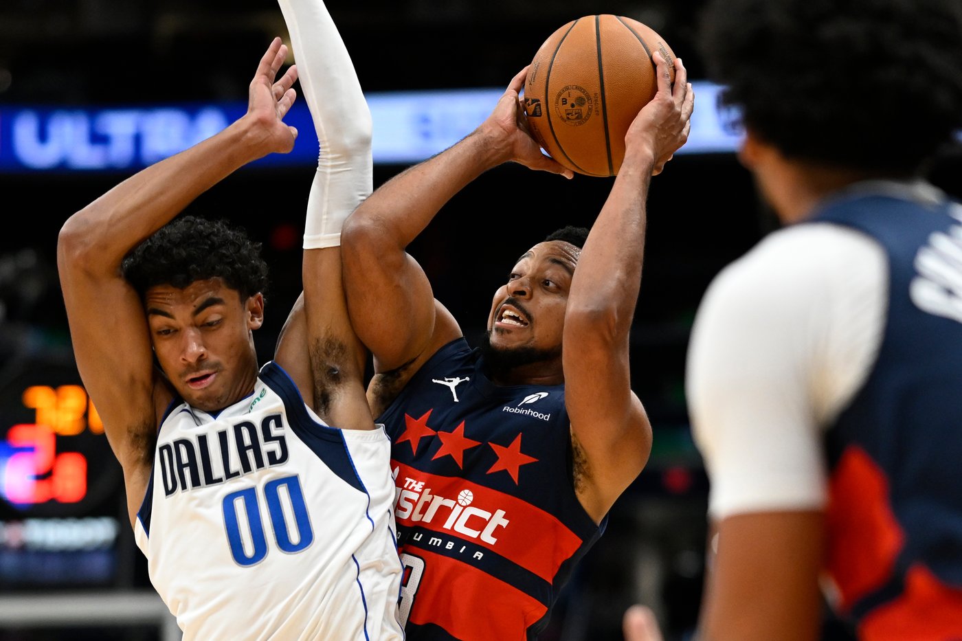 Naji Marshall scores 30 points to lead the Mavericks to 111-105 win over the Wizards | iNFOnews.ca