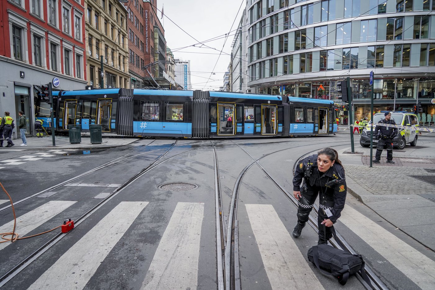 A tram derails and plows into a shop in the Norwegian capital but only 4 are lightly injured | iNFOnews.ca A tram derails and plows into a shop in the Norwegian capital but only 4 are lightly injured | iNFOnews.ca