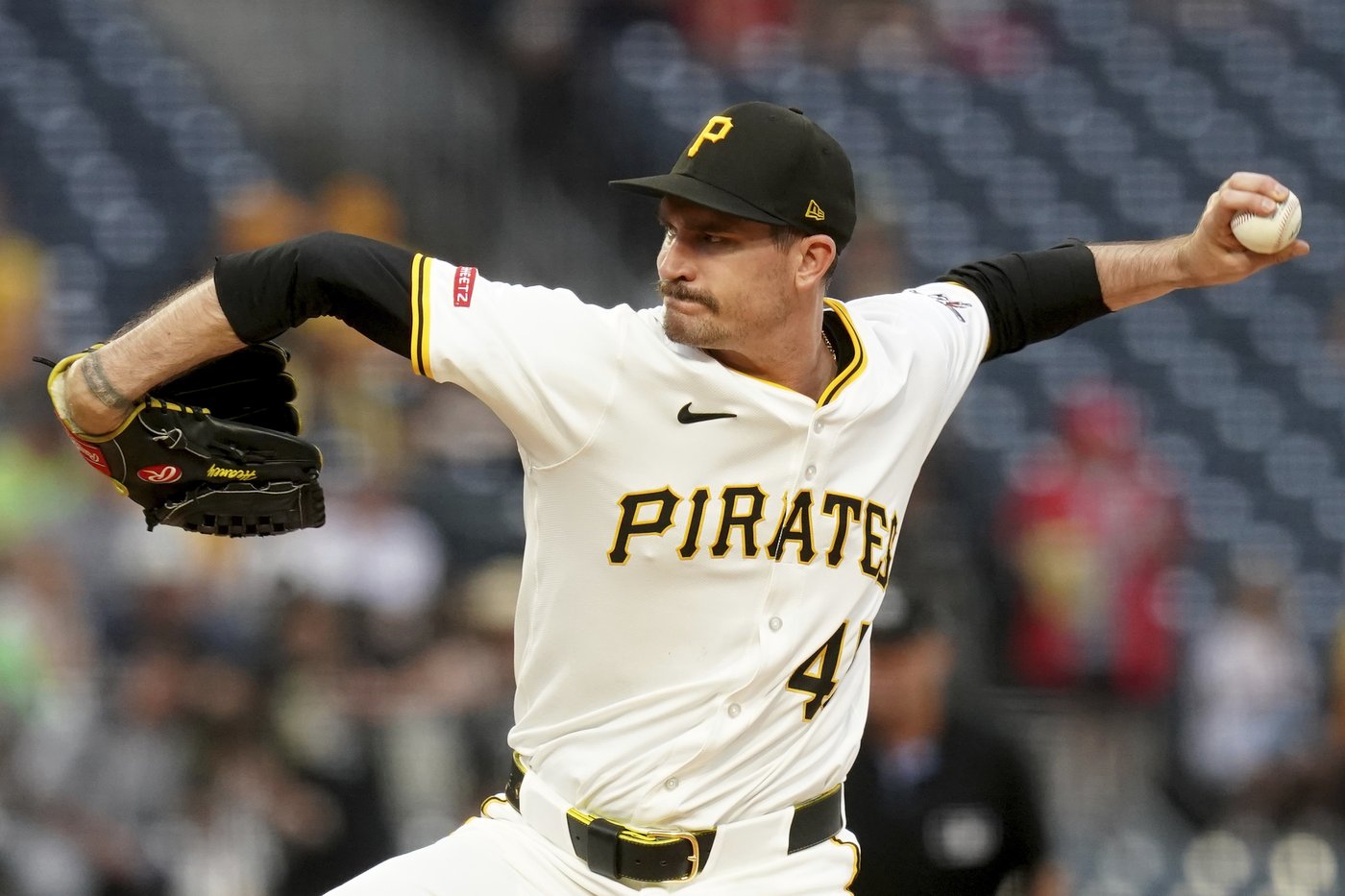 Heaney takes no-hitter into 6th and Pirates stay hot with 7-0 win over Cardinals | iNFOnews.ca Heaney takes no-hitter into 6th and Pirates stay hot with 7-0 win over Cardinals | iNFOnews.ca